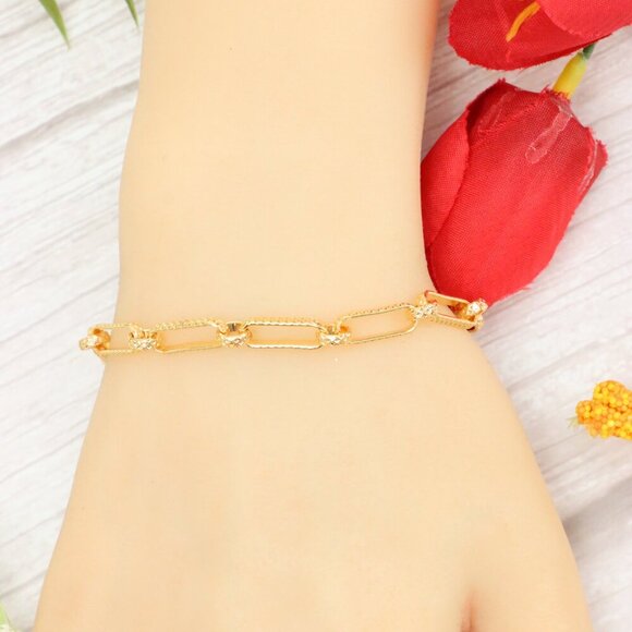 "Trendy Handmade Bracelet – A Thoughtful Gift for Girls & Women | UNVRC1521 - Picture 4 of 10